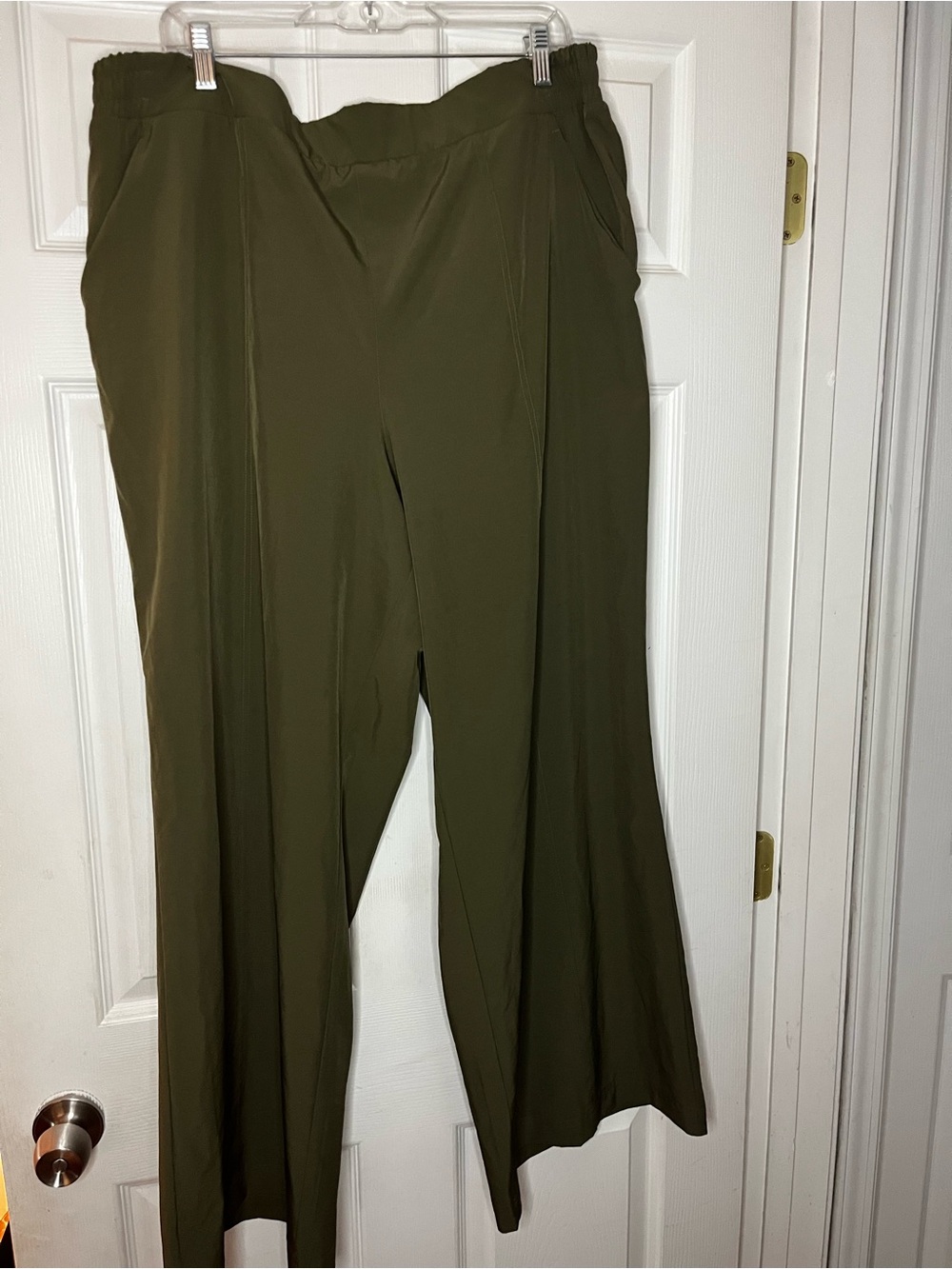 Fabletics Downtown Pants in XXL/1X, Regular inseam, Dark Green